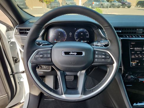 New 2025 Jeep Grand Cherokee L Altitude image 10