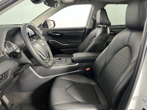Used 2025 Toyota Highlander XLE image 21