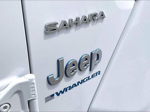 Used 2023 Jeep Wrangler Unlimited Sahara AWD/4WD image 30