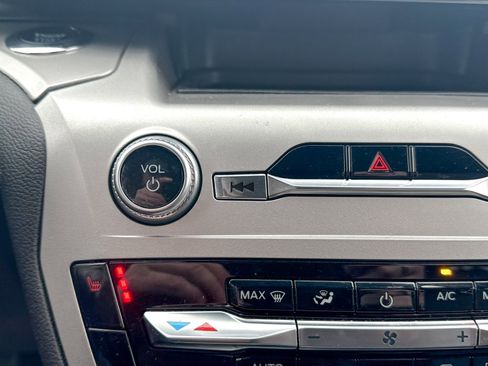 Used 2022 Ford Explorer XLT w/ Equipment Group 202A image 31