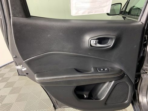 Used 2018 Jeep Compass Latitude image 24