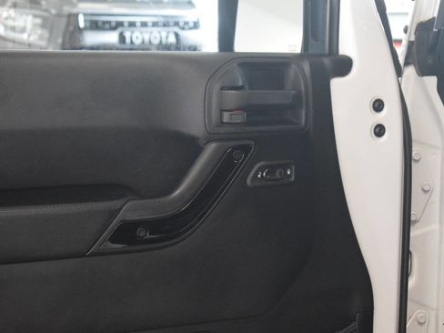 Used 2014 Jeep Wrangler Unlimited Sahara AWD/4WD image 44