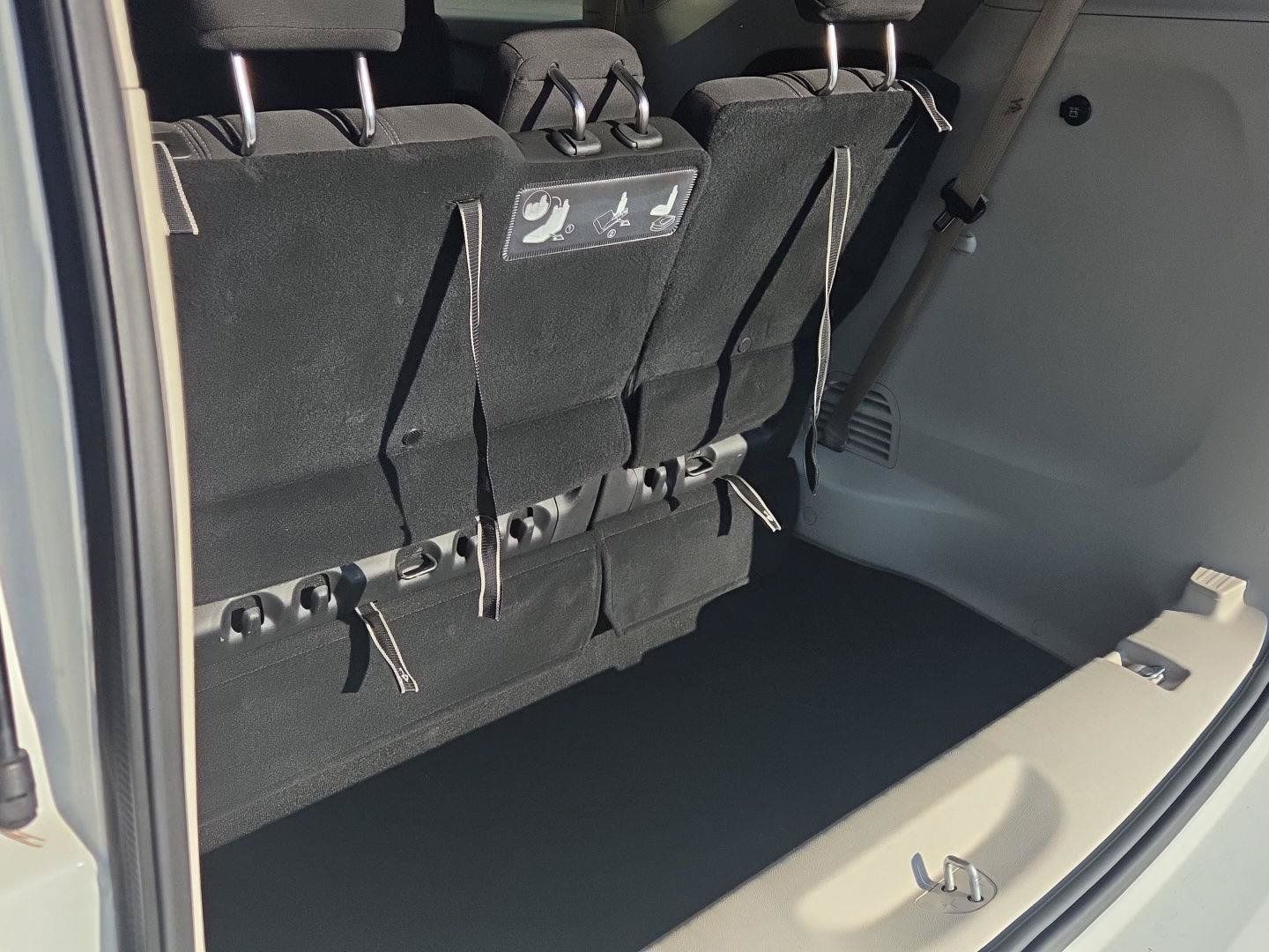 Used 2021 Chrysler Voyager L FWD image 16