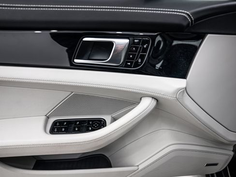 Certified 2017 Porsche Panamera image 17