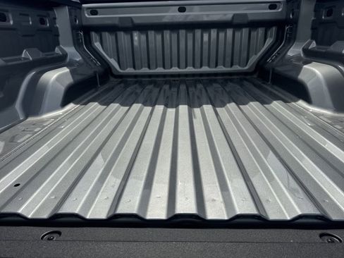Used 2026 Chevrolet Colorado W/T w/ WT Custom Package RWD image 18