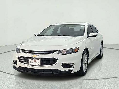 Used 2017 Chevrolet Malibu LT FWD image 2