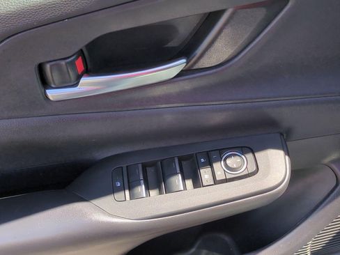 Used 2024 Toyota Prius Prime FWD image 11