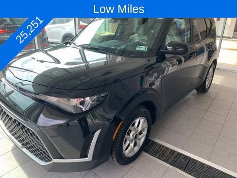 Used 2025 Kia Soul LX w/ LX Technology Package FWD image 2