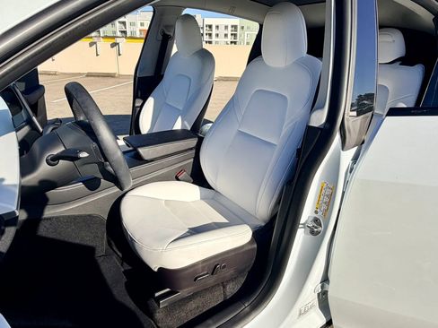 Used 2022 Tesla Model Y Performance image 19