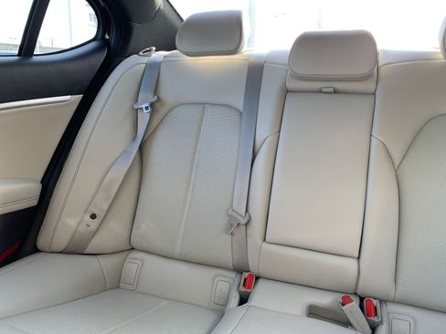 Used 2025 Genesis G70 2.5T image 39