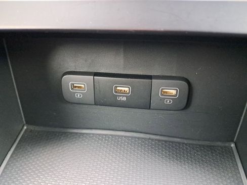 Used 2024 Kia Carnival LX image 23