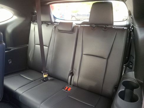 Used 2023 Toyota Highlander XSE image 10