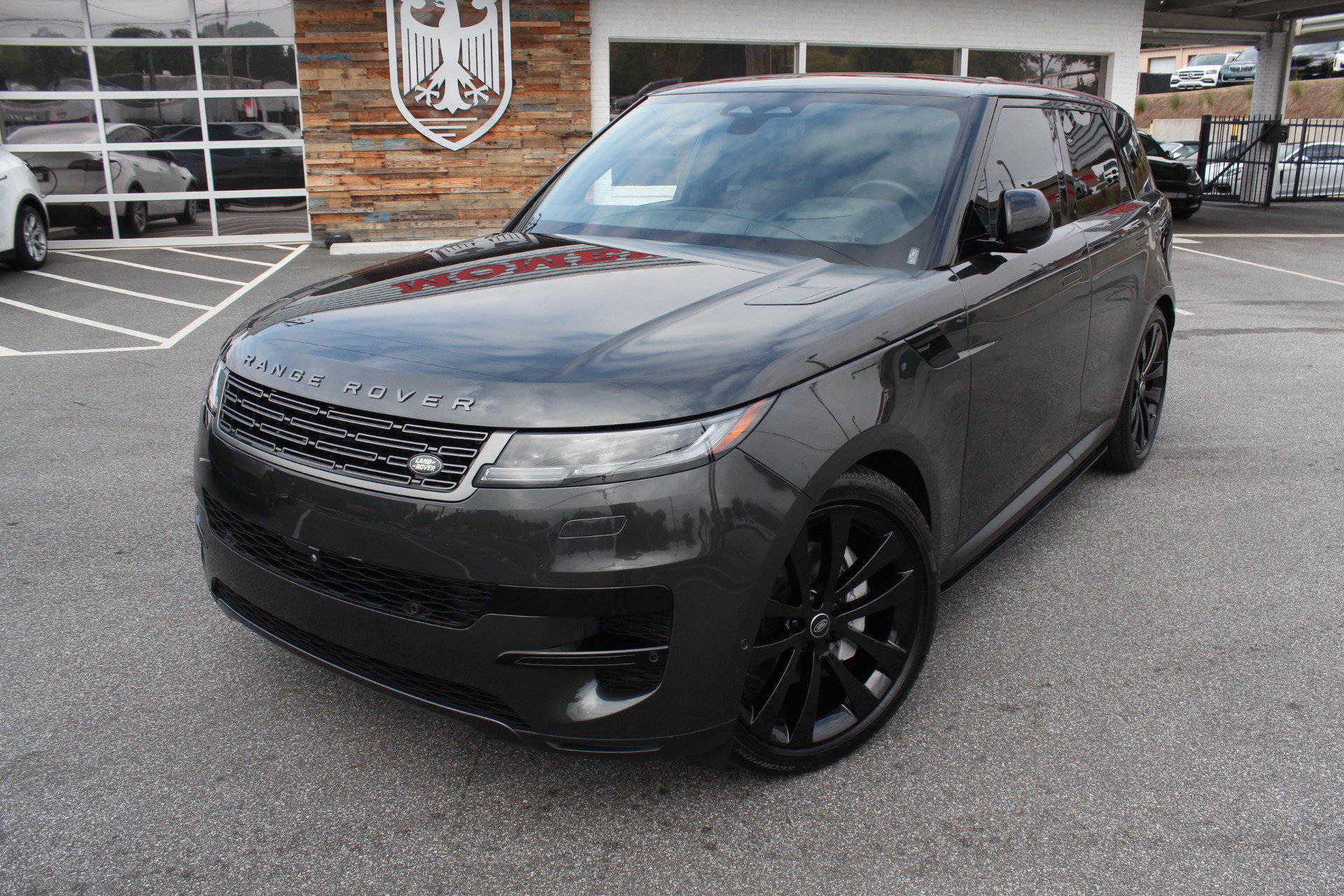 Used 2025 Land Rover Range Rover Sport SE AWD/4WD image 5