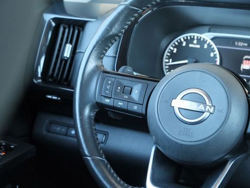 Used 2023 Nissan Pathfinder SV FWD image 11