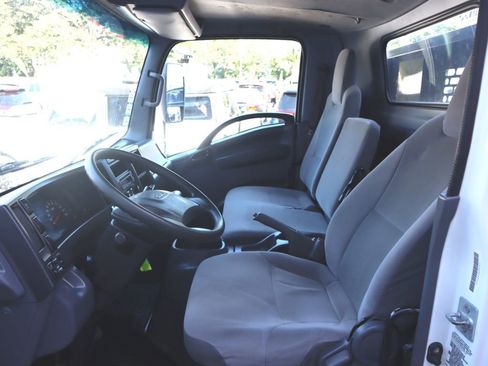 Used 2019 Isuzu NPR image 18