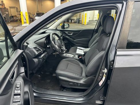 Used 2019 Subaru Forester Premium w/ All-Weather Package AWD/4WD image 13