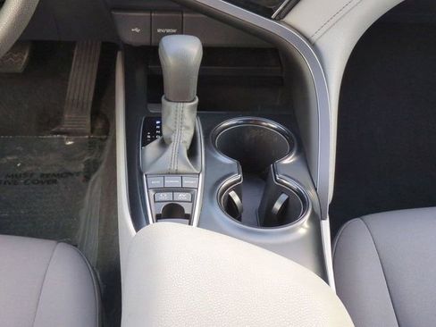 Used 2020 Toyota Camry LE image 18
