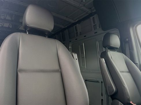 Used 2024 Mercedes-Benz Sprinter 2500 image 17