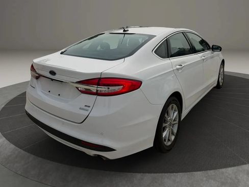 Used 2017 Ford Fusion SE w/ Fusion SE Technology Package FWD image 7