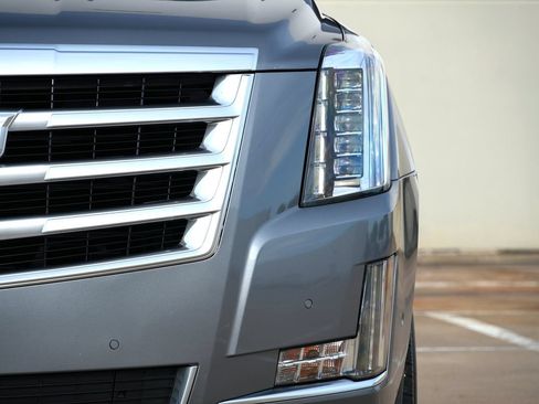 Used 2019 Cadillac Escalade Premium Luxury AWD/4WD image 21