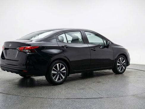 Used 2025 Nissan Versa SV image 9