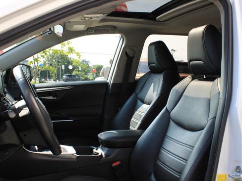 Used 2021 Toyota RAV4 XLE Premium AWD/4WD image 10