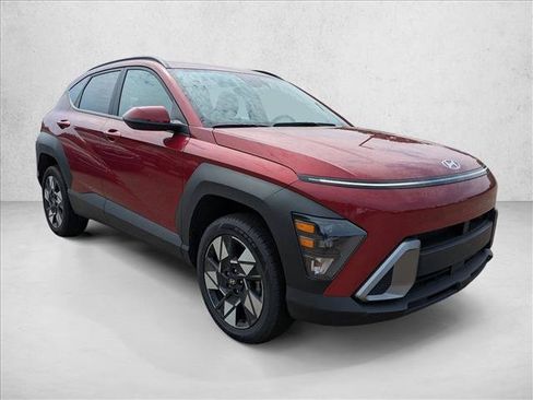 Used 2025 Hyundai Kona SEL AWD/4WD image 3