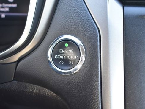 Used 2017 Ford Fusion SE w/ Fusion SE Technology Package FWD image 22