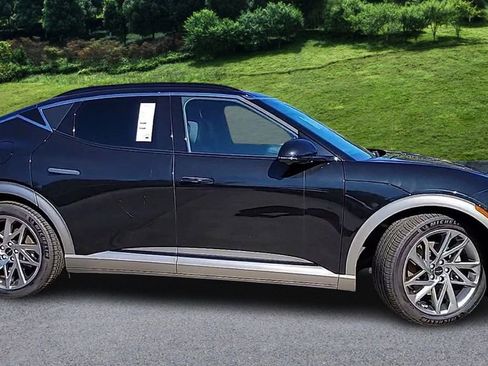 Used 2024 Genesis GV60 Advanced image 9