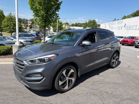 Used 2016 Hyundai Tucson Limited w/ Option Group 03 FWD image 6