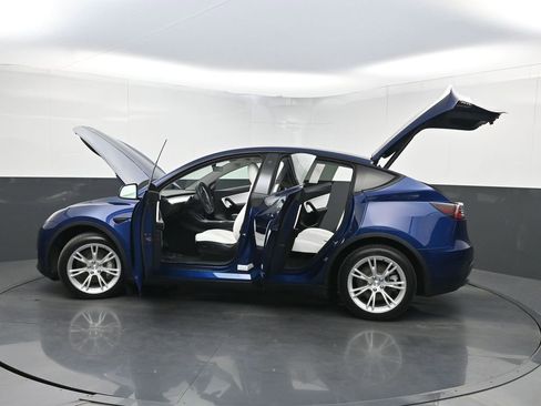 Used 2021 Tesla Model Y Long Range AWD/4WD image 34