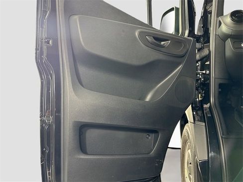 Used 2023 Mercedes-Benz Sprinter 2500 image 12