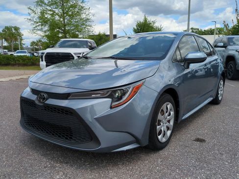 Used 2021 Toyota Corolla LE FWD image 2