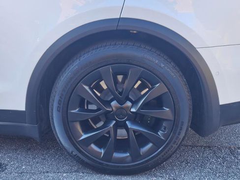 Used 2022 Tesla Model X image 18