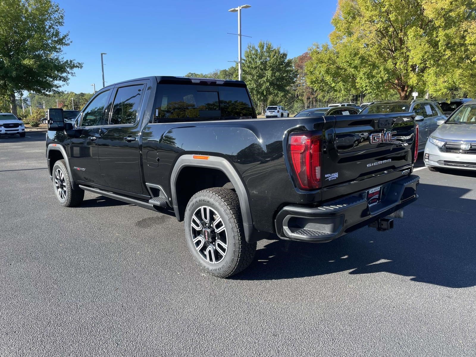 Used 2023 GMC Sierra 2500 AT4 w/ AT4 Preferred Package AWD/4WD image 11