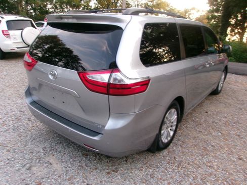 Used 2016 Toyota Sienna XLE Premium FWD image 21