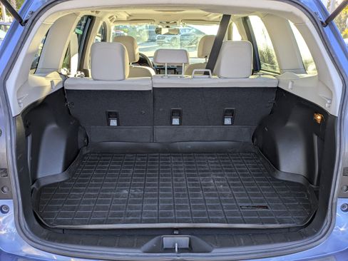 Used 2018 Subaru Forester 2.5i Premium w/ All-Weather Package image 16