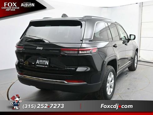 Used 2023 Jeep Grand Cherokee Limited image 4