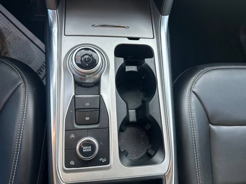 Used 2023 Ford Explorer XLT w/ Equipment Group 202A AWD/4WD image 20