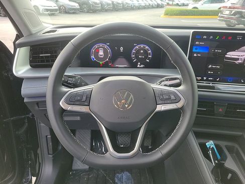 New 2026 Volkswagen Tiguan SE image 18