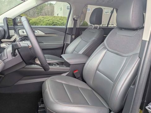 New 2025 Ford Explorer Active w/ Active Comfort Package RWD image 20