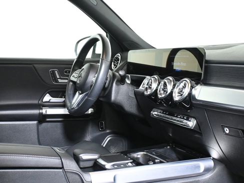 Used 2023 Mercedes-Benz GLB 250 4MATIC image 33