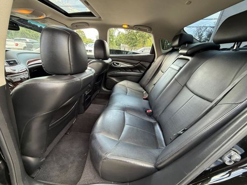 Used 2018 INFINITI Q70 Luxe RWD image 21