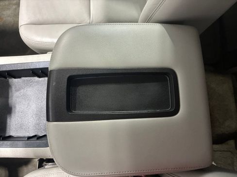 Used 2010 GMC Yukon XL SLT w/ SLT-2 Equipment Package AWD/4WD image 26