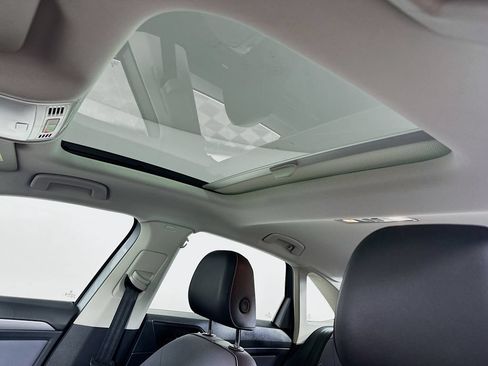 Used 2025 Volkswagen Jetta SE w/ Sunroof Package FWD image 12