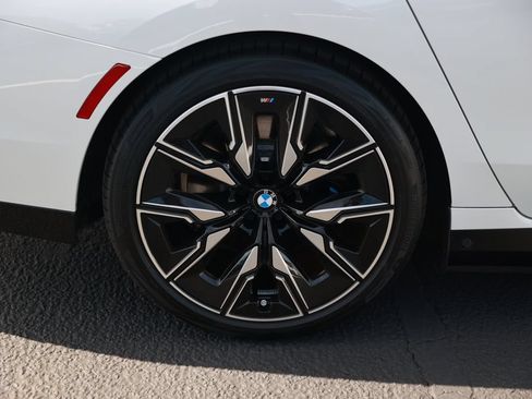 Used 2025 BMW i7 xDrive60 w/ Executive Package AWD/4WD image 9
