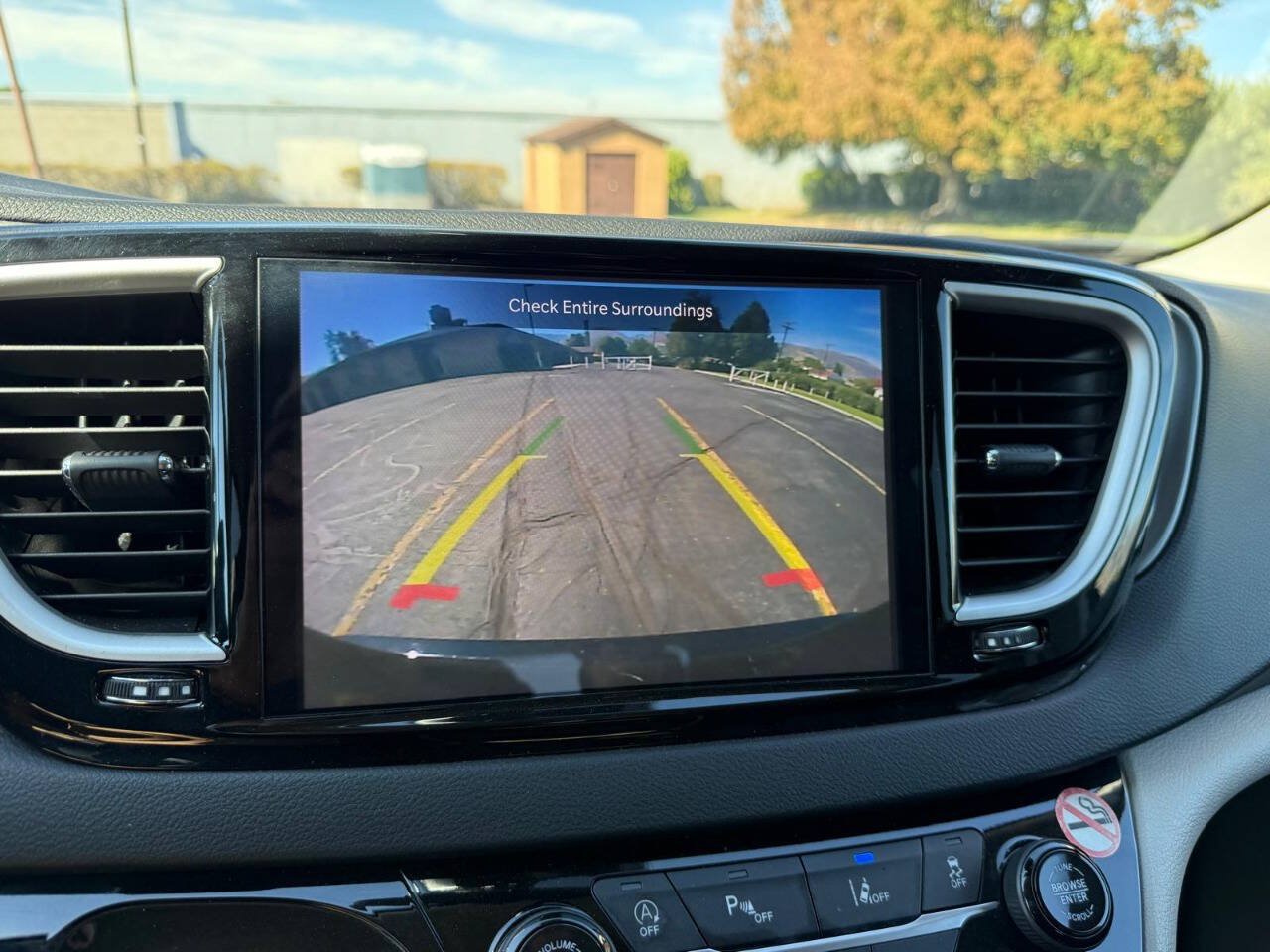 Used 2024 Chrysler Pacifica Touring-L FWD image 13