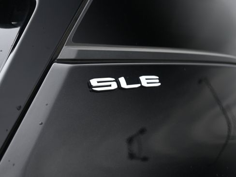 Used 2023 GMC Terrain SLE image 10