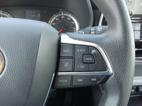 Used 2021 Toyota Highlander L FWD image 24