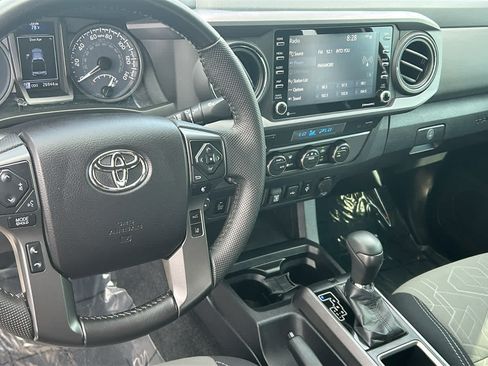 Used 2021 Toyota Tacoma TRD Off-Road w/ Technology Package AWD/4WD image 10